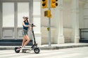 Hulajnoga elektryczna KuKirin M4 Max: silnik 800 W, akumulator 48 V 18,2 Ah, prędkość maksymalna 45